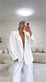 חליפה קסם לבן