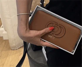 ארנק חום גאס