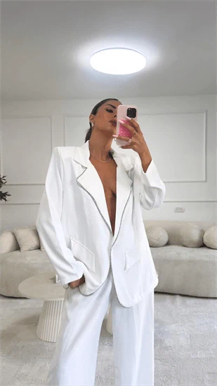 חליפה קסם לבן